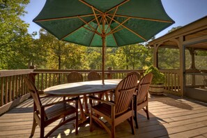 Cabin, Multiple Beds, Non Smoking | Balcony - Chillin By The Creek (McCaysville)