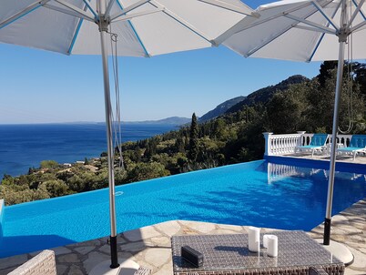 Prestige Villas | EAST COAST | Villa with Infinity Pool & Stunning View