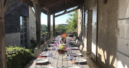 Boutique farmhouse sleeps 20 indoor pool and outdoor pool, jacuzzi, tennis, AC