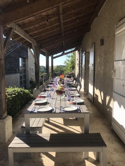 Boutique farmhouse sleeps 20 indoor pool and outdoor pool, jacuzzi, tennis, AC