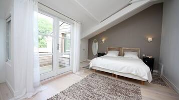 10 bedrooms, iron/ironing board, travel cot, free WiFi