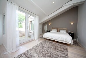 10 bedrooms, iron/ironing board, travel cot, free WiFi