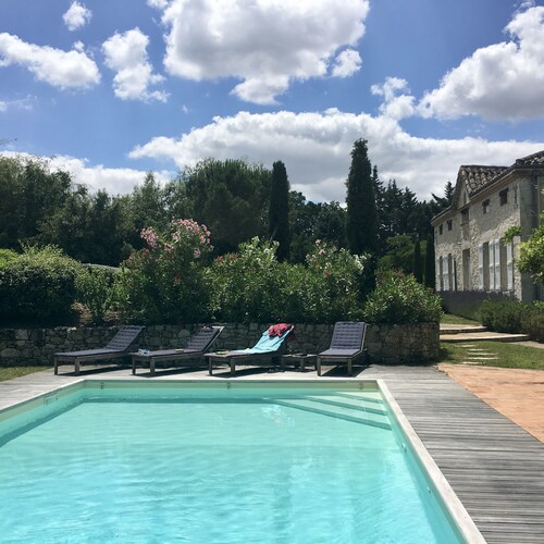 Boutique farmhouse sleeps 20 indoor pool and outdoor pool, jacuzzi, tennis, AC