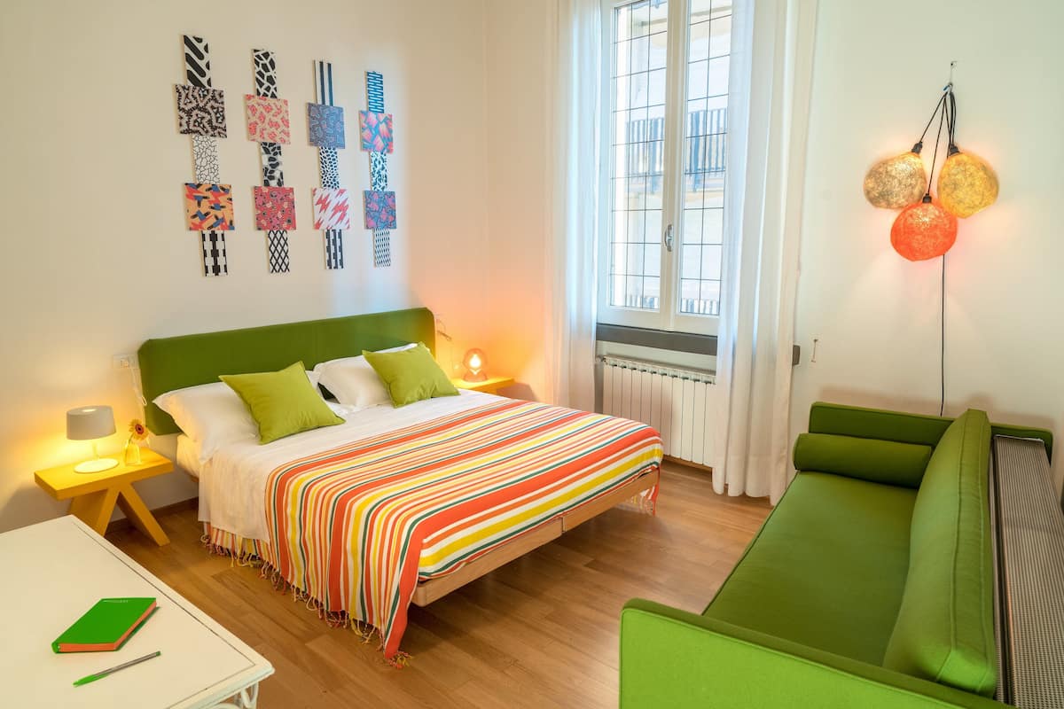 Camera tripla (80s) | Copriletto in piuma, minibar, con stile personalizzato