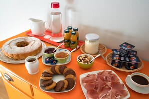 Free daily buffet breakfast  - Zip b&b in Florence (Florence)
