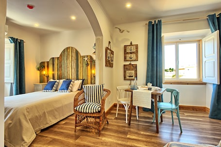 开间套房 | 客房内保险箱、隔音、免费 WiFi、床单