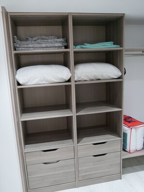 1 bedroom, iron/ironing board, travel cot, free WiFi