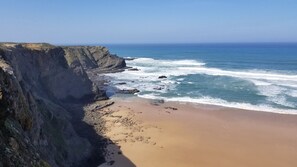 Beach nearby, sun-loungers, beach towels