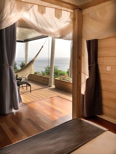 Sunset Lodge - A romantic getaway by the sea