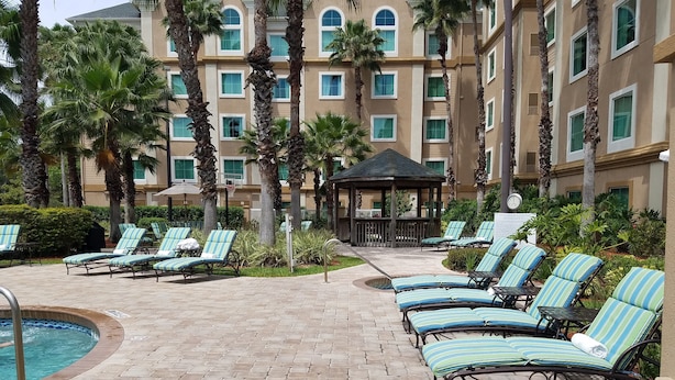 A poolside area with lounge chairs and a gazebo. - Suite in Orlando | Access to Shared Pool/Hot Tub (Orlando)