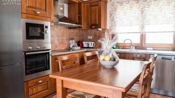 Villa, Ensuite (Luxury Villa Hera) | Shared kitchen