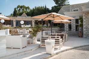Villa, Ensuite (Luxury Villa Hera) | Restaurant