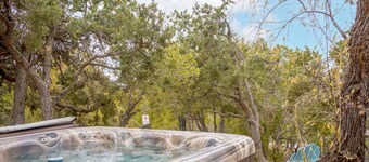 Mountain Retreat with Stunning Views and Hot Tub