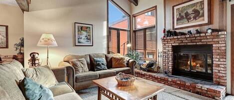 TV, fireplace, stereo