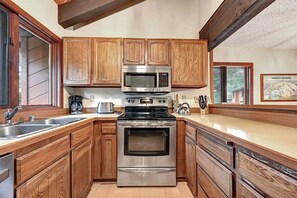 Cookware/dishes/utensils