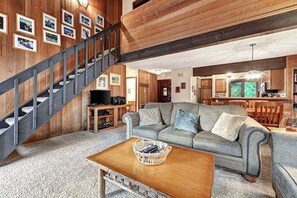 TV, fireplace, stereo