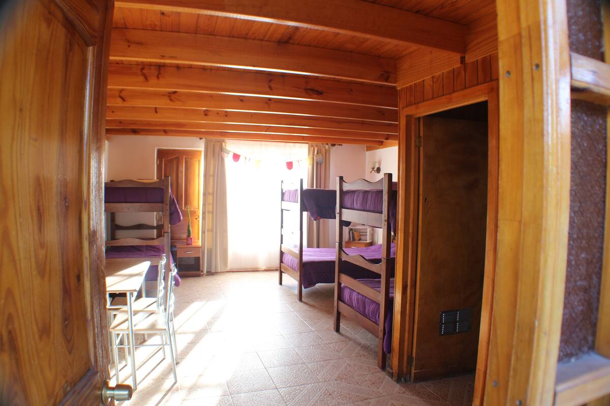 Dormitorio compartido básico | Decoración personalizada y ropa de cama