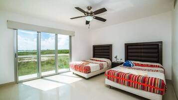 2 bedrooms, desk, iron/ironing board, WiFi