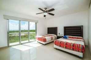 2 habitaciones, escritorio, tabla de planchar con plancha y wifi 