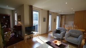 Een televisie en een dvd-speler