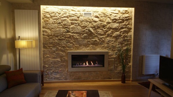 Een televisie en een dvd-speler