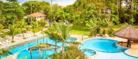 Hồ bơi ngoài trời