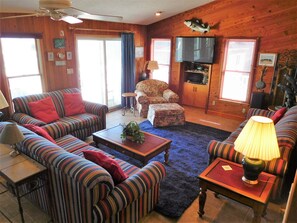 Smart TV, DVD player, books, stereo