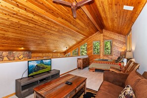 Flat-screen TV, fireplace, stereo