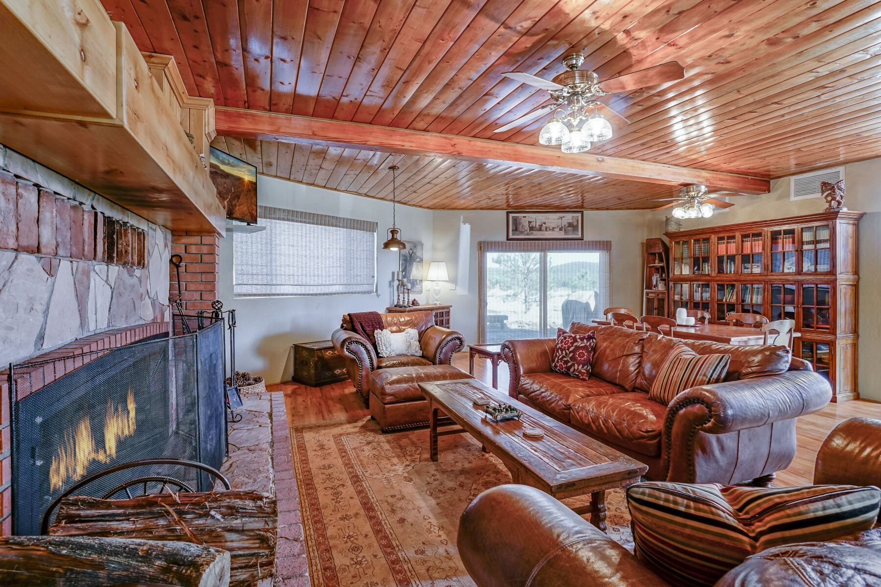 Ultra-Charming, One-of-a-kind,Treasure! Central to Key Attractions! Magical