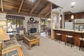 TV, fireplace - Sunshine Village 136: Centrally Located in Town (Mammoth Lakes)