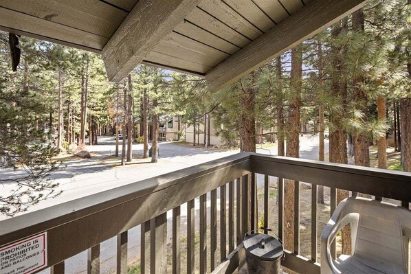 Property grounds - Sunshine Village 136: Centrally Located in Town (Mammoth Lakes)