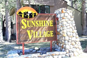 Property grounds - Sunshine Village 136: Centrally Located in Town (Mammoth Lakes)
