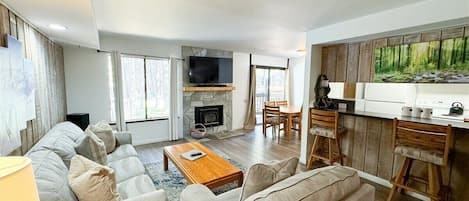 Televisie en een open haard