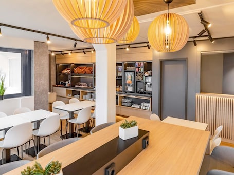 Dining. B&B HOTEL Gießen-Linden