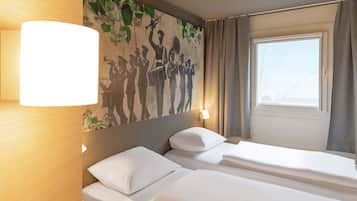 Twin Room | Desk, blackout drapes, soundproofing, free WiFi