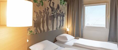 ツインルーム | デスク、遮光カーテン、防音設備、WiFi (無料)