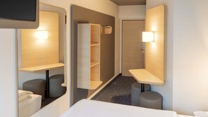 ห้องดับเบิล | โต๊ะทำงาน, ผ้าม่านกันแสง, ห้องเก็บเสียง, Wi-Fi ฟรี