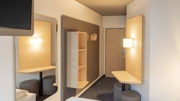 Camera doppia | Una scrivania, tende oscuranti, insonorizzazione, Wi-Fi gratuito