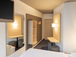 Double Room | Desk, blackout drapes, soundproofing, free WiFi - B&B HOTEL Gießen-Linden (Linden)