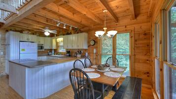 Cabin, Multiple Beds, Non Smoking | In-room dining