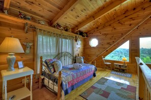 Chalet rustique, Plusieurs lits, non-fumeur | 3 chambres, fer et planche à repasser, accès au Wi-Fi (inclus)