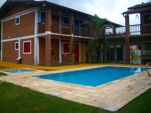 Outdoor pool - Pousada Beija Flor (Ubatuba)