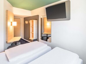 Habitación con 2 camas individuales | Escritorio, cortinas opacas, sistema de insonorización y wifi gratis