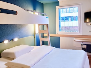 1 bedroom, desk, blackout curtains, soundproofing
