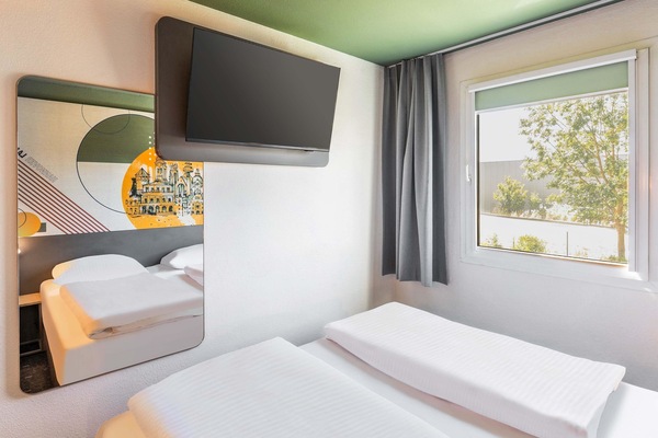 Double Room | Desk, blackout drapes, soundproofing, WiFi (free)