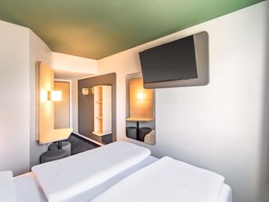 Desk, blackout drapes, soundproofing, free WiFi - B&B HOTEL Hannover-Laatzen (Laatzen)