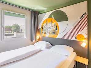 1 bedroom, desk, blackout curtains, soundproofing