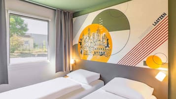 Twin Room | Desk, blackout drapes, soundproofing, WiFi (free)