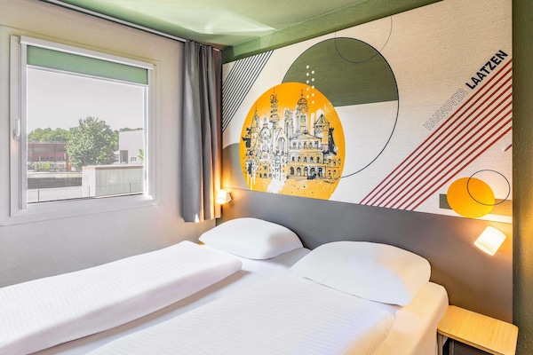 Desk, blackout curtains, soundproofing, free WiFi