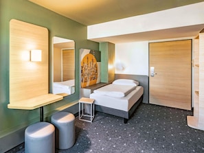1 bedroom, desk, blackout drapes, soundproofing
